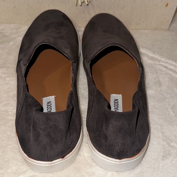 Steven Madden Fayna Slip-On Sneaker Suede - Picture 4 of 5